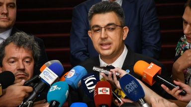 Първи изявления след връчването на мандата направиха кандидатът за премиер
