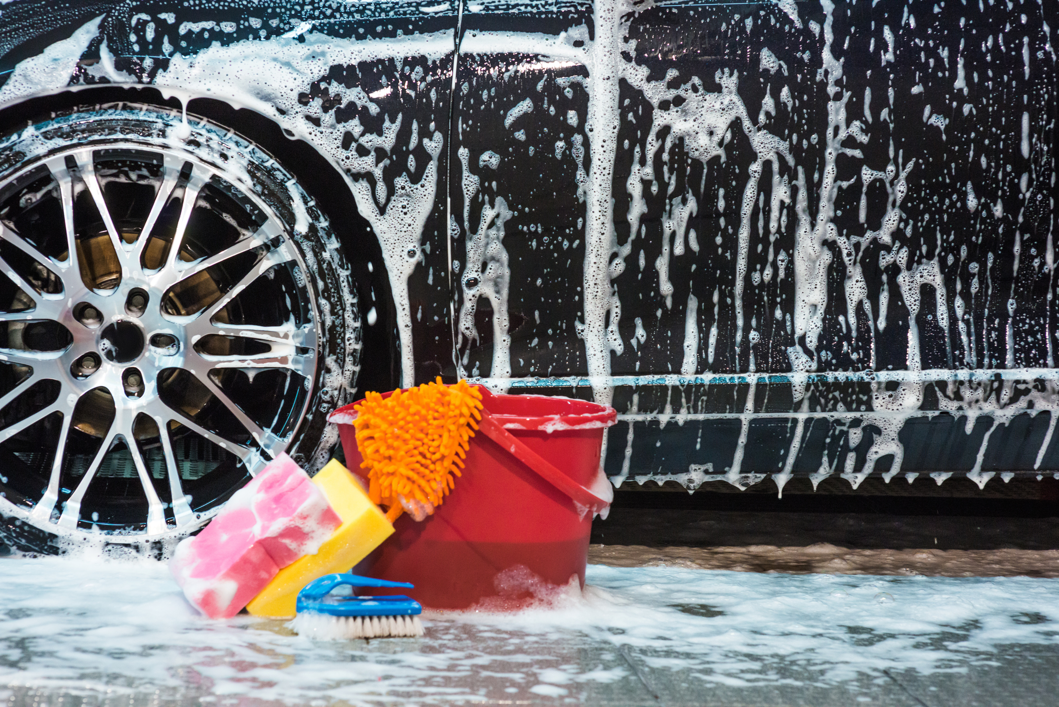 Защо е вредно честото миене на автомобила през лятото