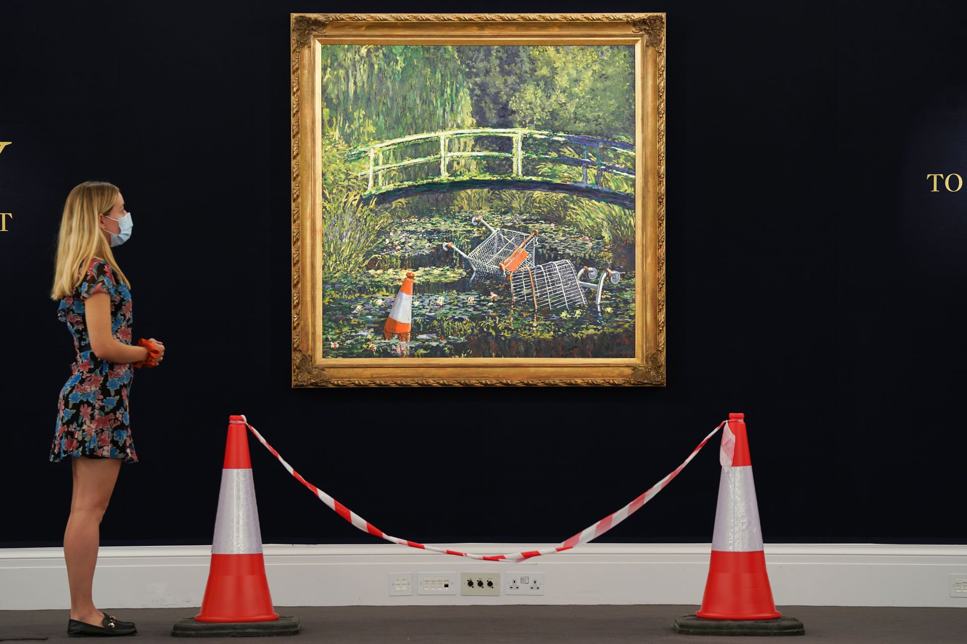 „Show Me The Monet“ (2005 г.) на Банкси участва във вечерния търг на aукционна къща "Сотбис" на 21 октомври. Обявената прогноза цена варираше от 3 000 000 до 5 000 000 паунда. 