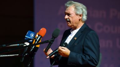 72 годишният външен министър на Люксембург Жан Аселборн който е и