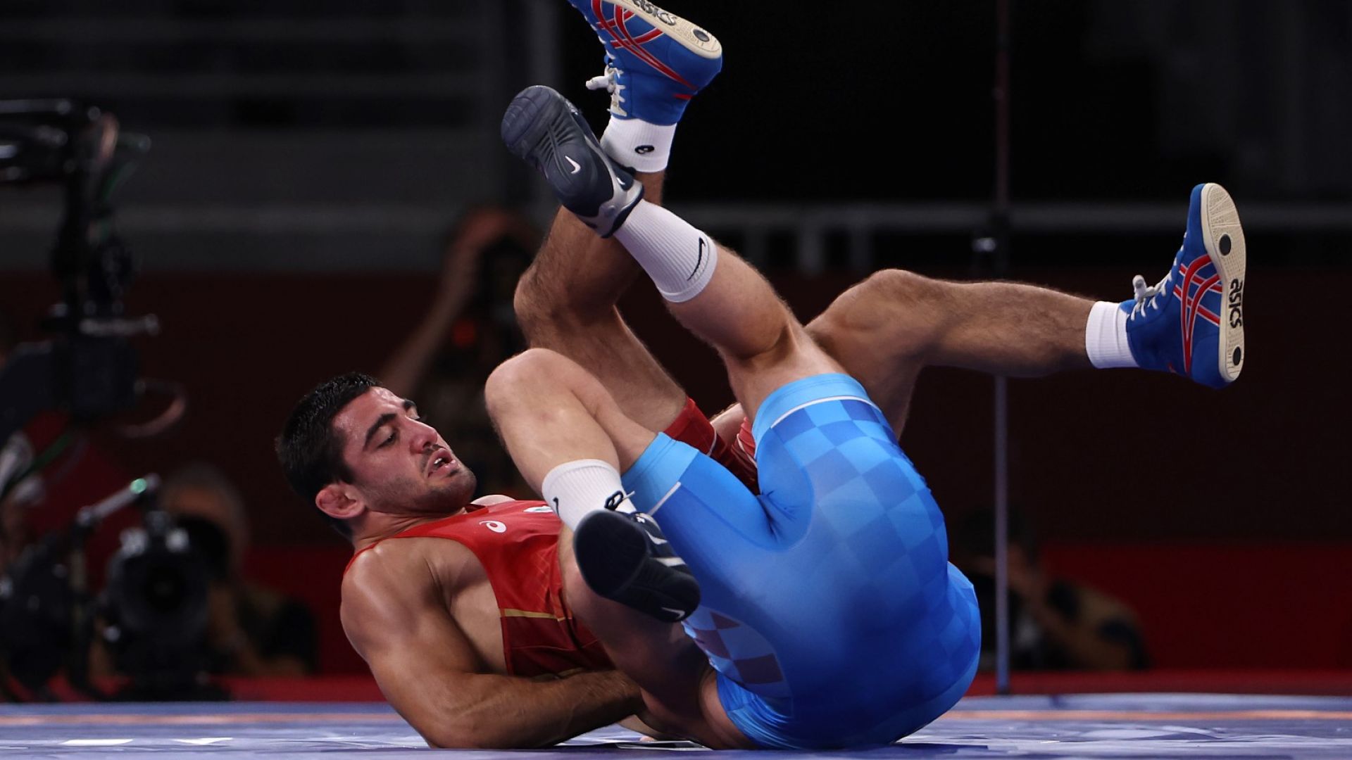 Националите по борба спечелиха шест златни медала в Тирана