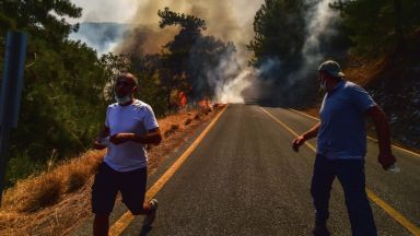 Европейската комисия ще изпрати три самолета за гасене на пожари