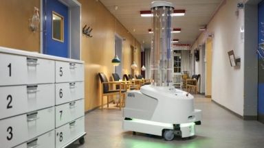 Първият специализиран робот за дезинфекция срещу коронавирус доставен по линия