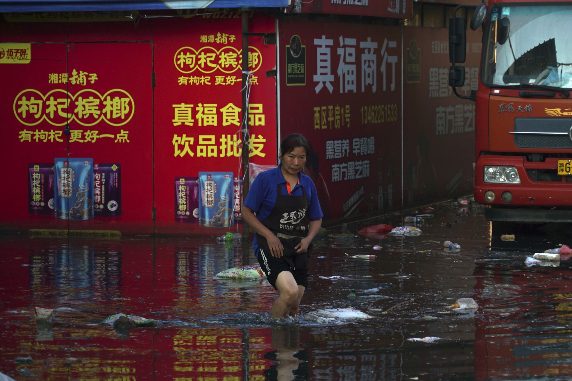 Наводнения в Китай, 80 000 души са евакуирани