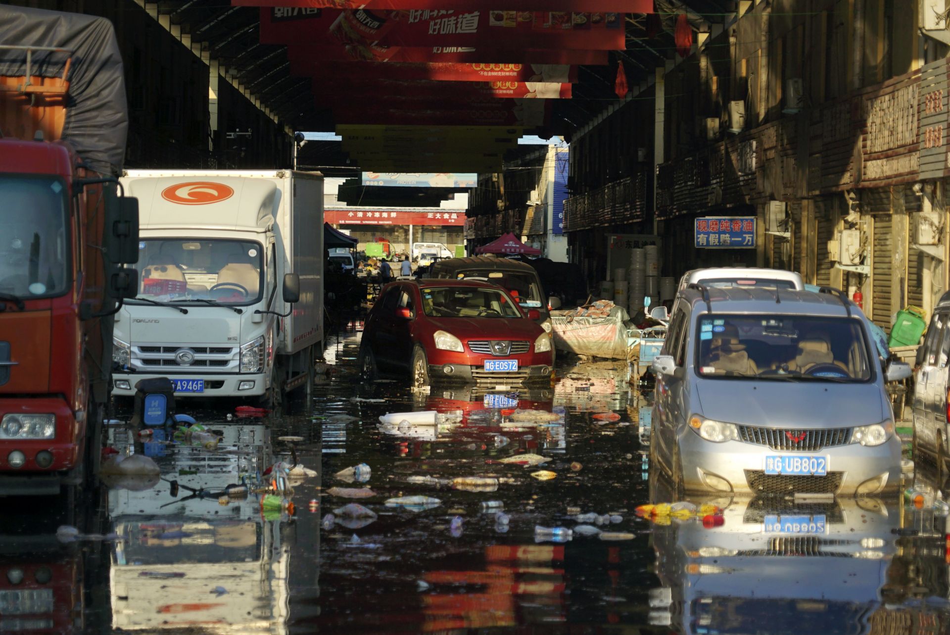 Наводнения в Китай, 80 000 души са евакуирани