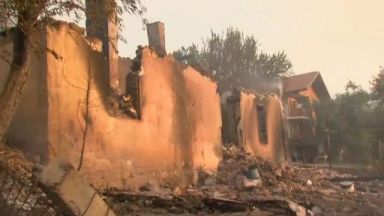 Голям пожар се разгоря тази нощ в кюстендилското Долно село