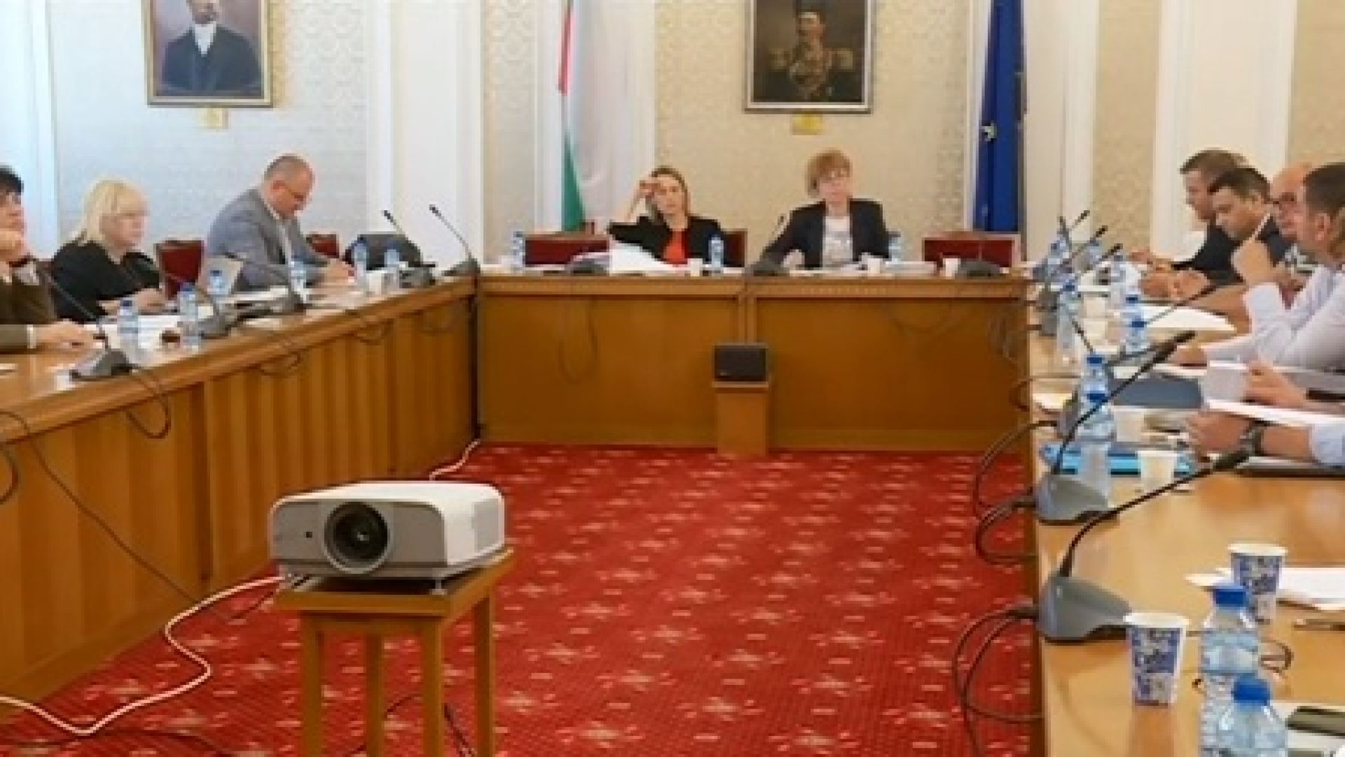 Започна обсъждането на драстичното намаление на депутатските заплати (видео)