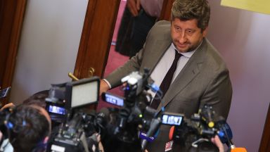 Първо защото не участваме в инсценировки Второ защото преценихме че