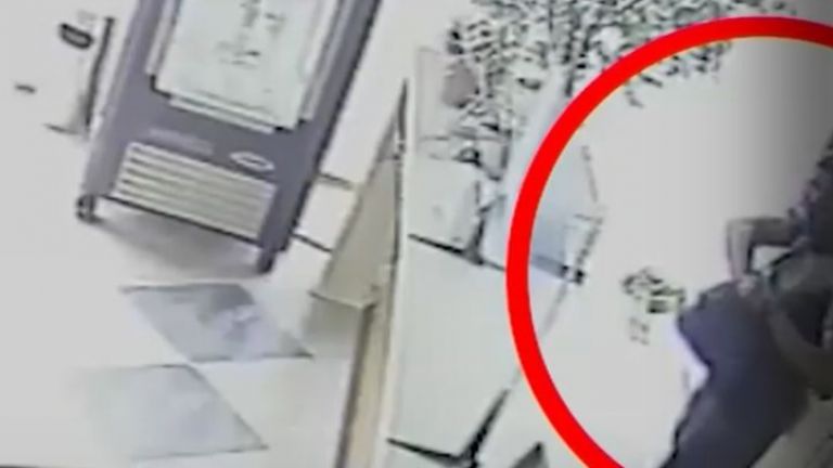 Мъж е задигнал пари от каса в столичен хотел, съобщава