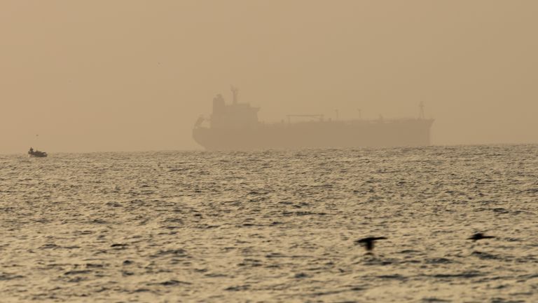 Похитителите са напуснали танкера, завзет вчера близо до бреговете на