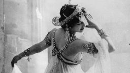 Танцьорката, която стана куртизанка и шпионка - как Мата Хари получи смъртна присъда 