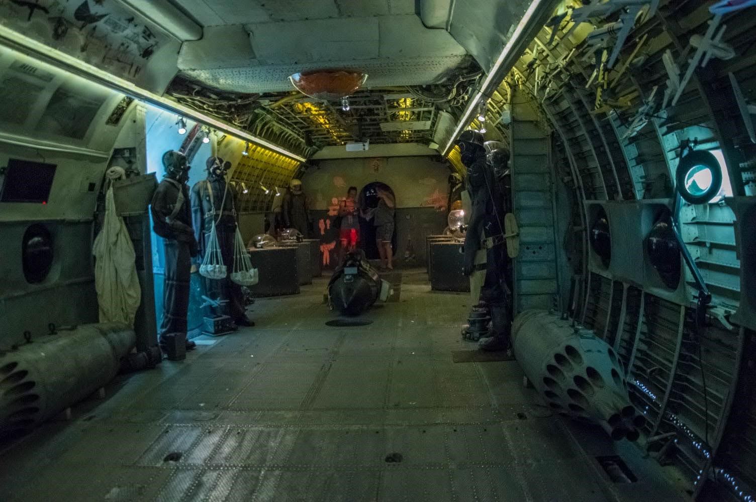 Вътрешнността на Ан-12 с мултимедийна експозиция "Летящият човек"