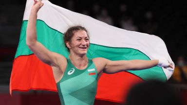Евелина Николова тушира рускиня и донесе още един медал на България