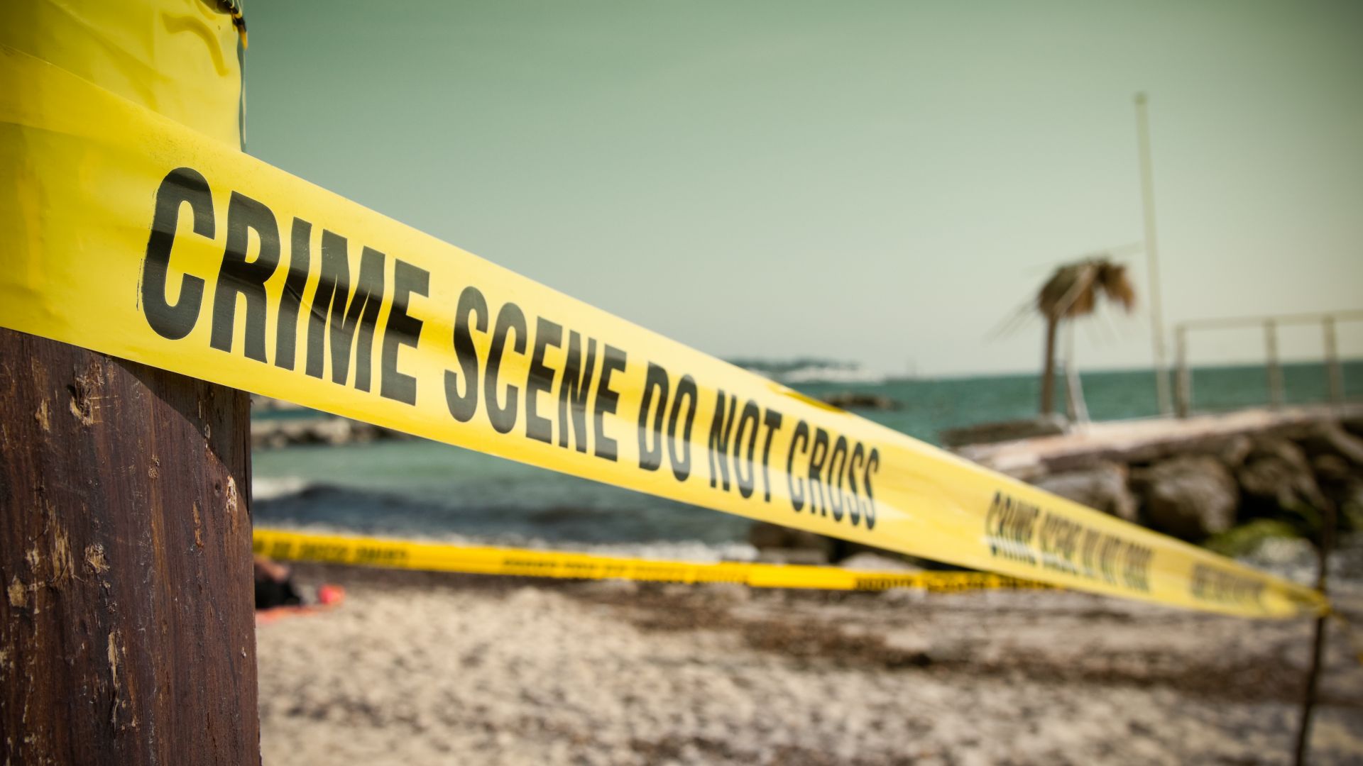 Откриха възрастен плувец мъртъв на плажа в Царево с дълбоки рани по главата и тялото