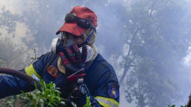 Пожарът в РСМ се разрастна, библейска катастрофа в Гърция, 4 деца зад стихията край Велинград