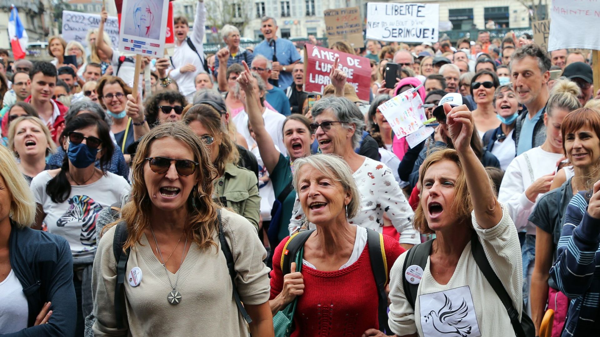 Четвърта поредна седмица масови протести срещу здравните пропуски във Франция
