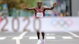 Кениец стана едва третият олимпиец с поредни титли в маратона