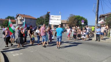 Близо 50 жители на бургаските села Маринка и Димчево блокираха