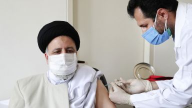 Новият президент на Иран Ебрахим Раиси получи първата доза иранска