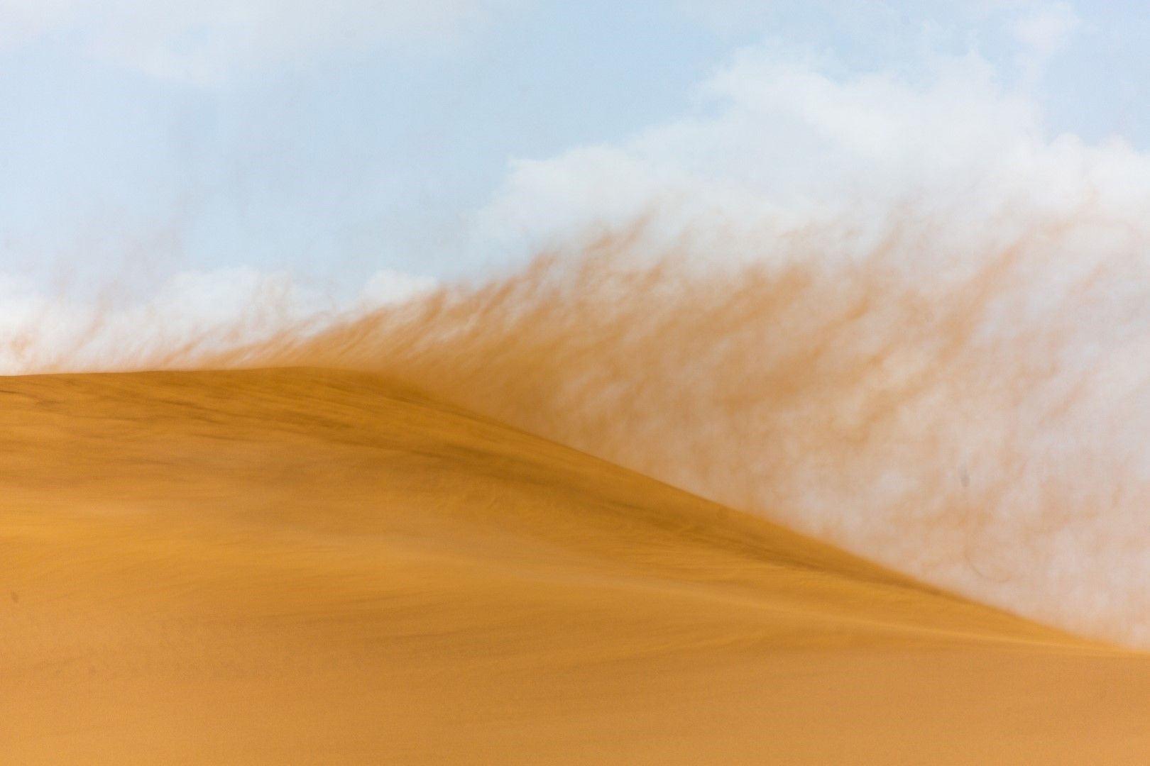 Пясъчна буря в пустинята Лут