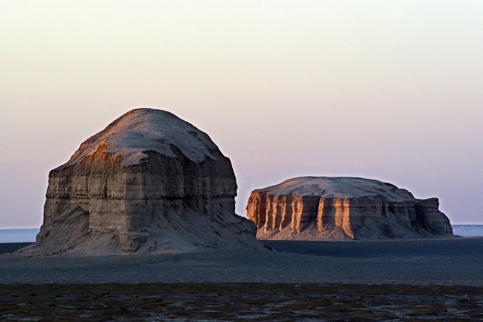 Скални форми в пустинята Лут