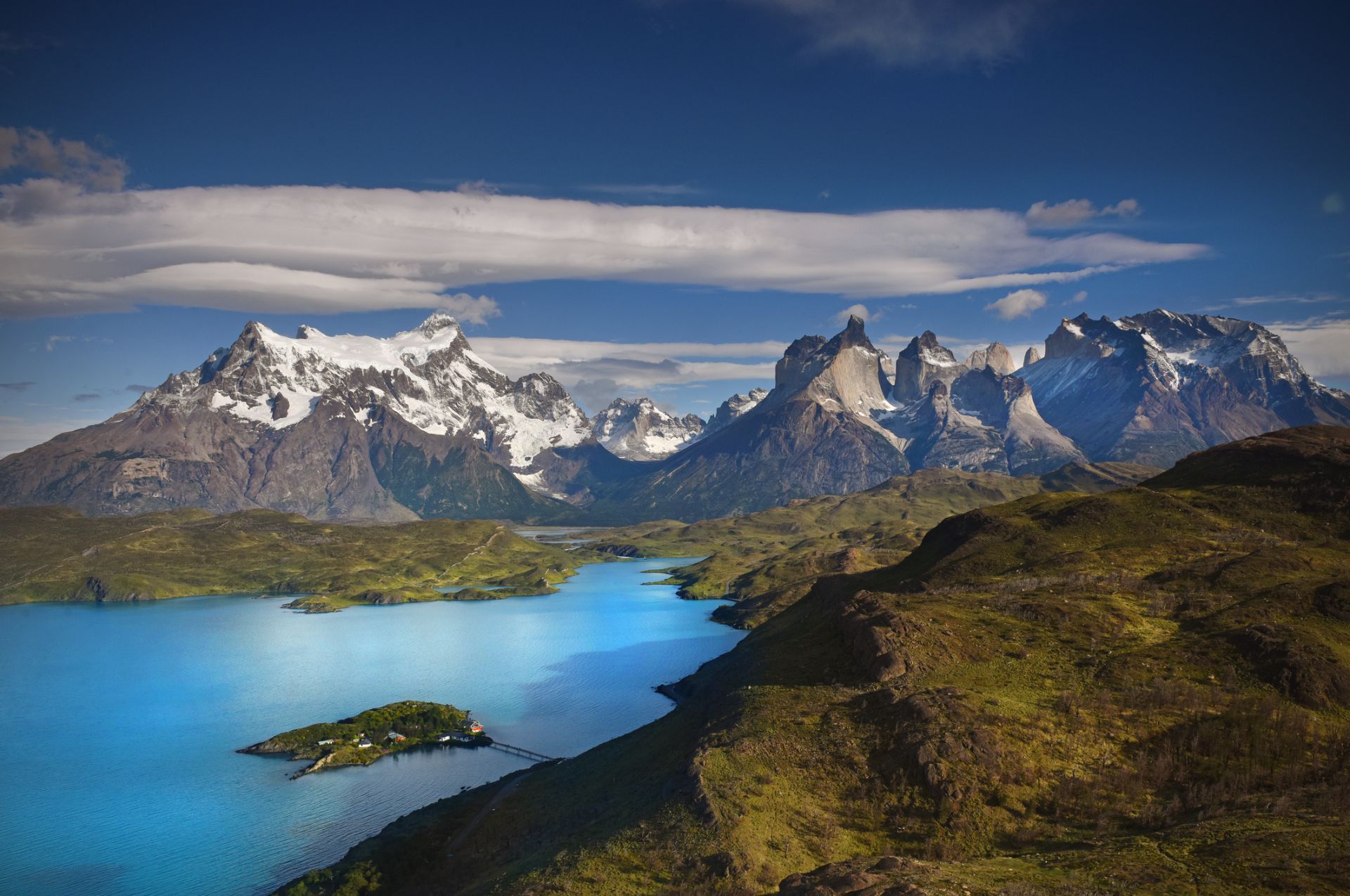 Рекордната суша в Южна Америка остави върхове в  Андите без сняг 