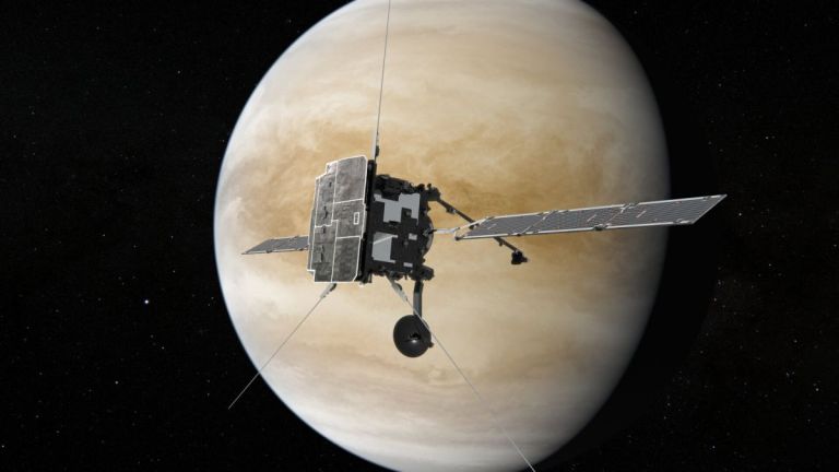 Сондата "Солар орбитър" премина край Венера