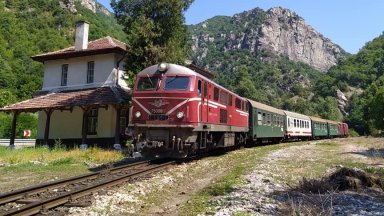 Инцидентът се случва минути преди 13 часа малко след ЖП