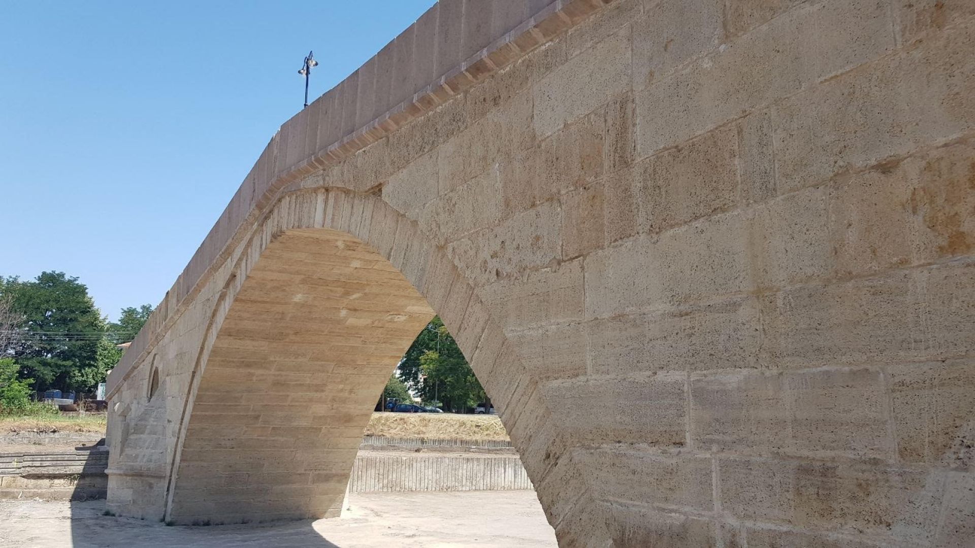 Вижте реставрирания Гърбав мост в Харманли (снимки)