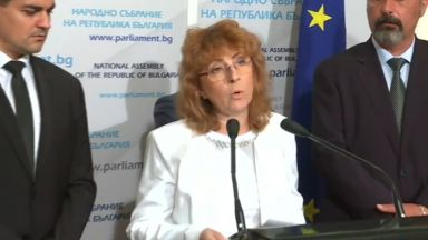 Има такъв народ излезе с кратка декларация в парламента докато