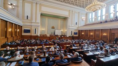 Президентски мандат срещу актуализация на бюджета - реакциите на партиите