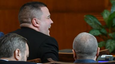 Има такъв народ продължава да втвърдява позиции по отношение на