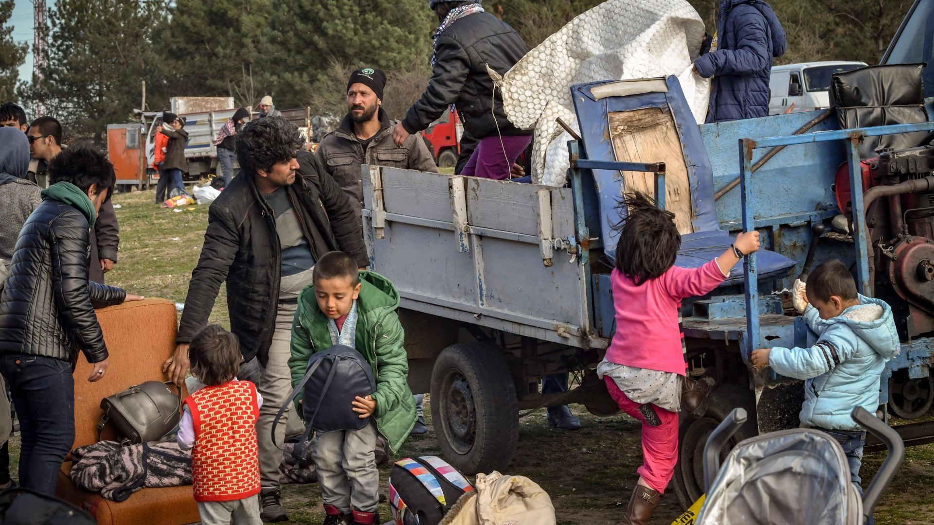 МВР поставя допълнителни жилищни контейнери за бежанци