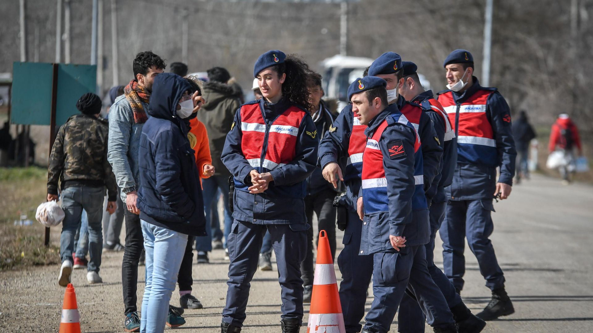 Извозването на мигрантите към границата е организирано от Турция