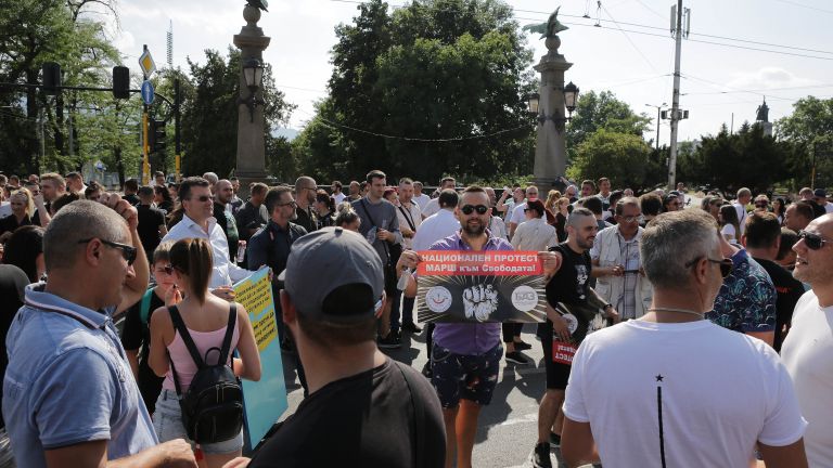 Собственици и служители на заведенията поискаха нов здравен план и