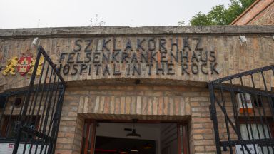 Болница в скалата - секретният бункер в Будапеща, който стана музей