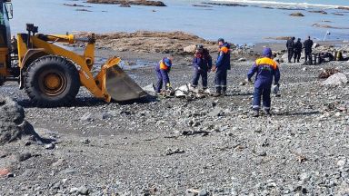 Осем човека са в неизвестност след падането днес на хеликоптер