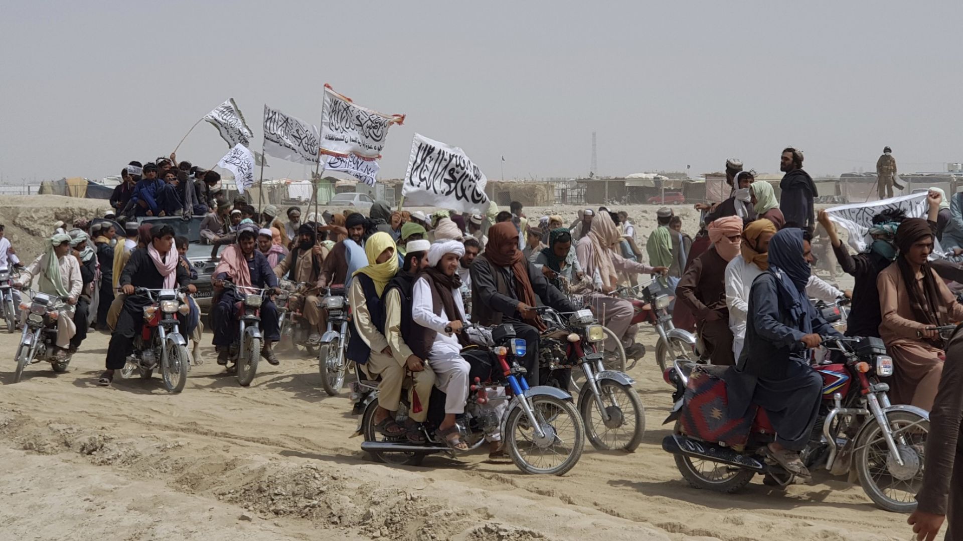 Талибаните навлизат в Кабул от всички страни, свалянето на властта ще е мирно