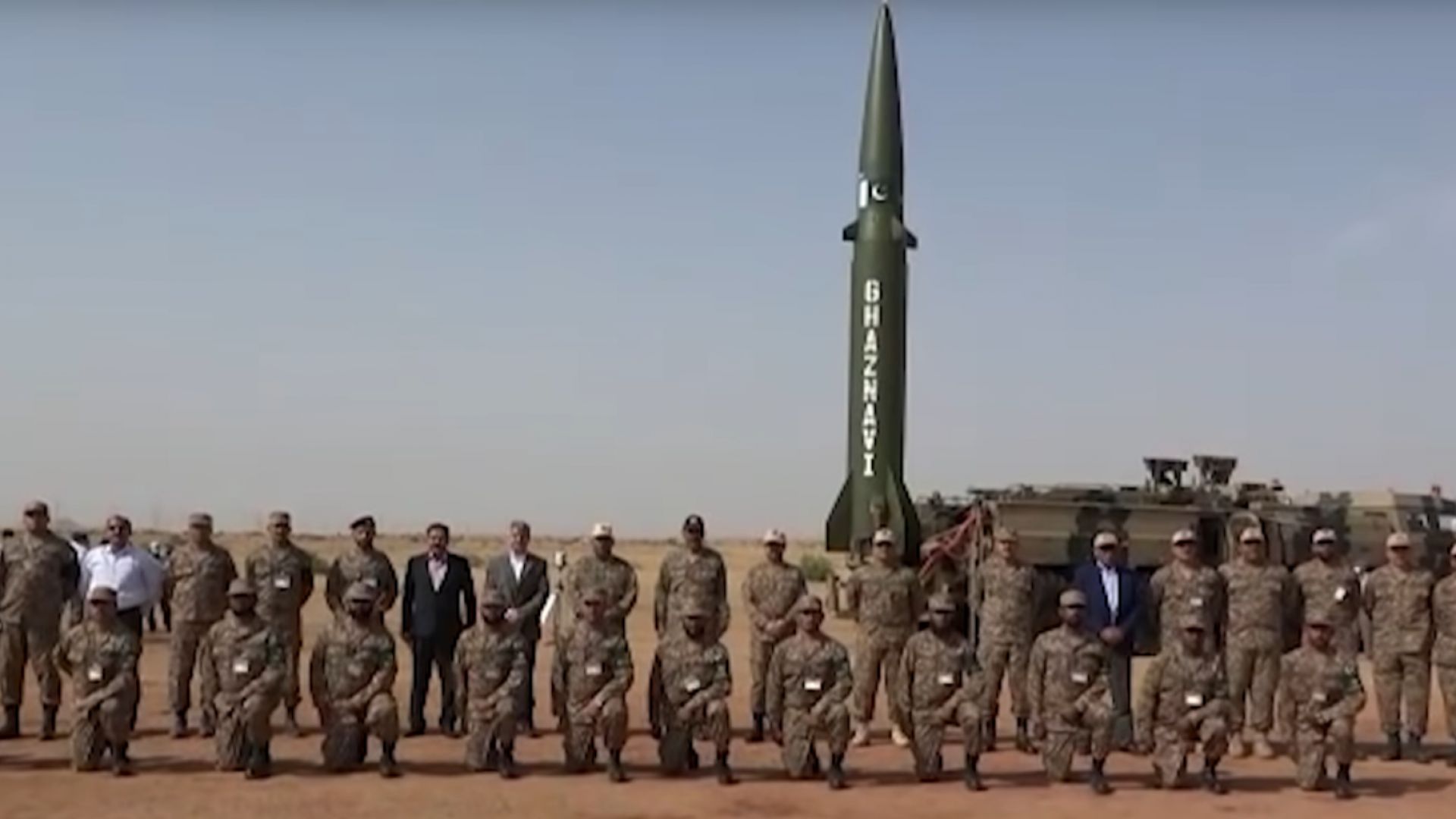 Пакистан тества балистична ракета, способна да носи ядрено оръжие (видео)