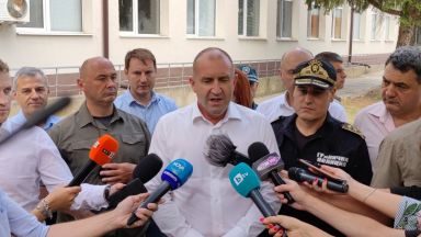 Планирам да направя консултации с партиите Това заяви президентът Румен