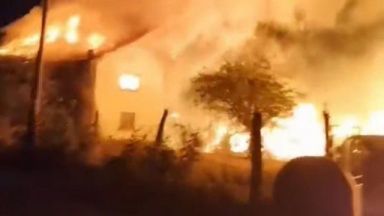 Във велинградското село Кръстава тази вечер е избухнал пожар който