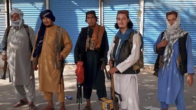 Талибаните които бързо напредват и завладяват все повече територия в