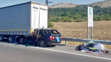Македонският шофьор на ТИР предизвикал тежка катастрофа с трима загинали