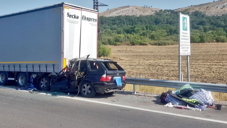 Македонският шофьор на ТИР, предизвикал тежка катастрофа с трима загинали