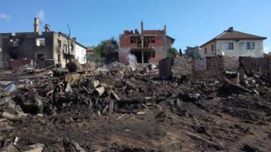 Всички семейства чиито домове изгоряха при пожара във велинградското село