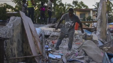 Броят са загиналите от земетресението в Хаити достигна 304 а