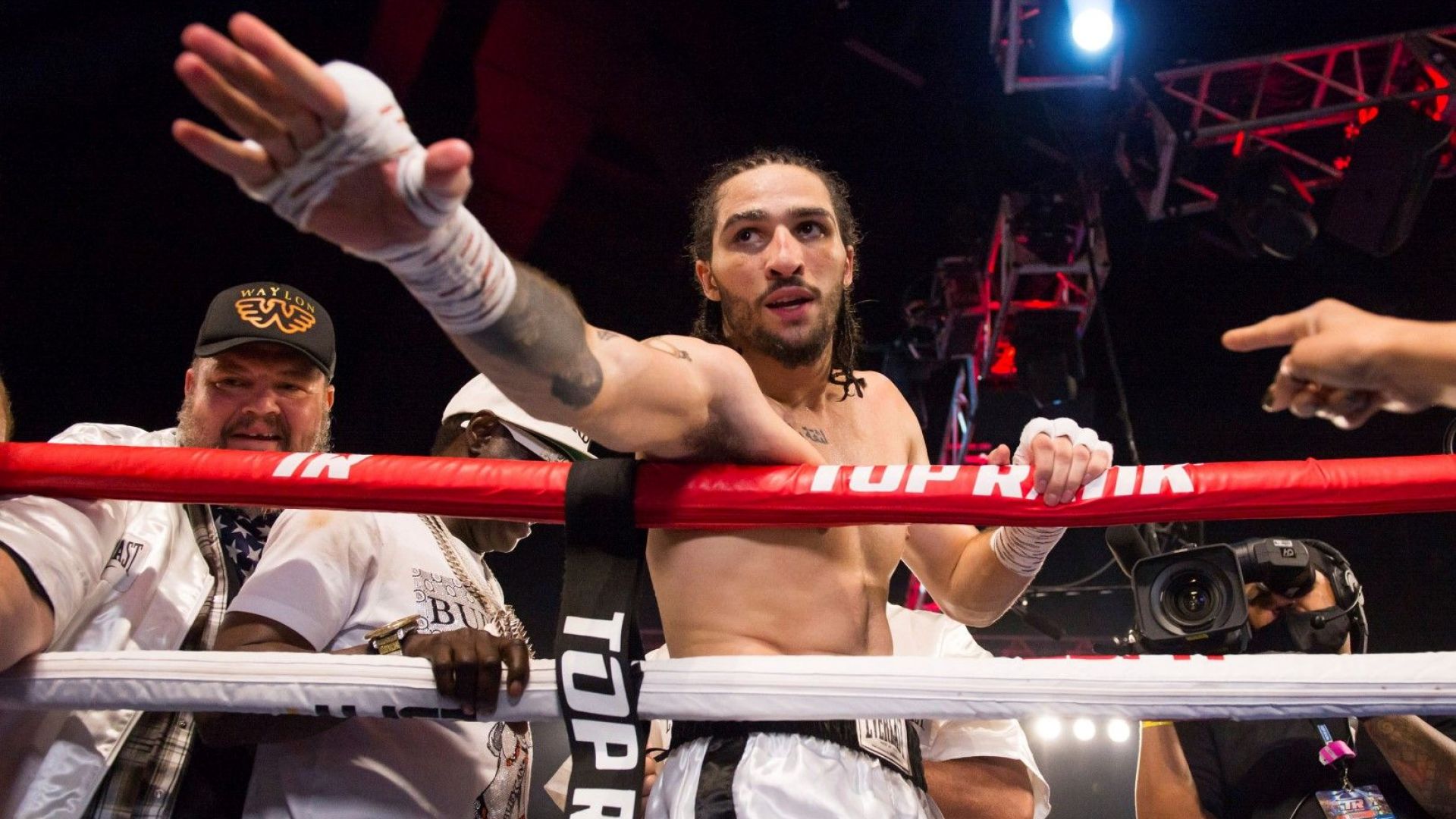 Внукът на Мохамед Али пристъпи с победа в професионалния бокс