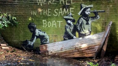 Банкси с нова серия графити - "Голямата британска спрей ваканция"