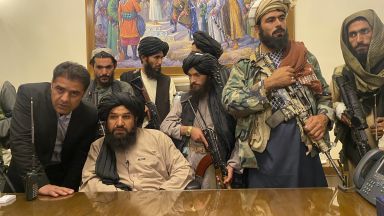 Талибаните нахлуха в президентския дворец в Кабул и се очаква