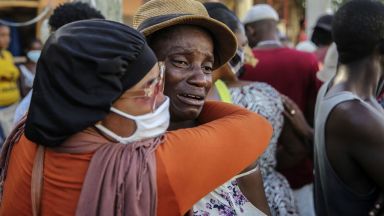 Броят на загиналите при силното земетресение в Хаити доближава 1300